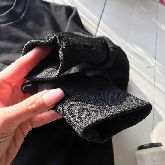 Aritzia Talula - Shrunken Crewneck Sweatshirt - Picture 4 of 9